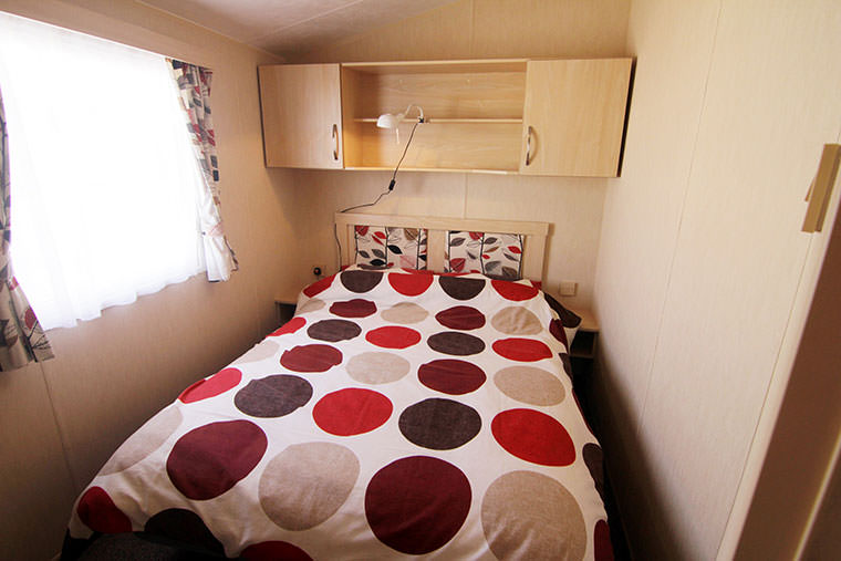 Daisys Caravan Master Bedroom Par Sands Cornwall